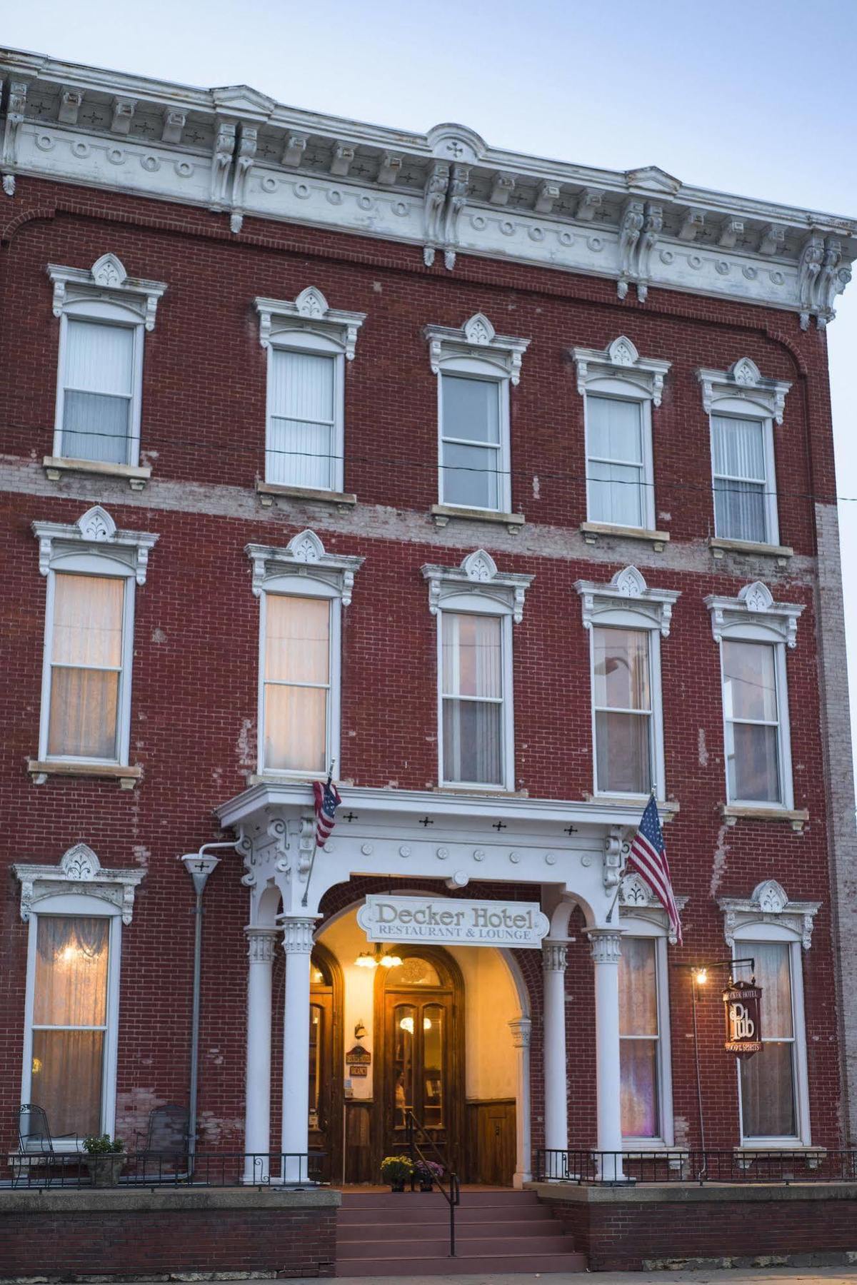 Decker Hotel & Bar Maquoketa Bagian luar foto