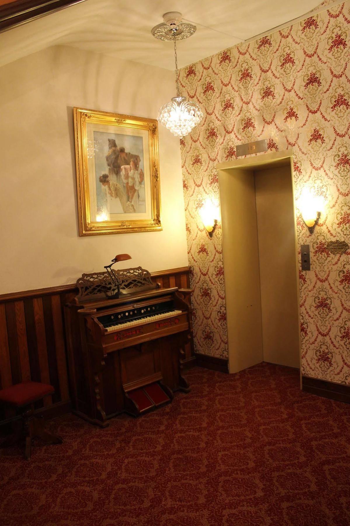 Decker Hotel & Bar Maquoketa Bagian luar foto