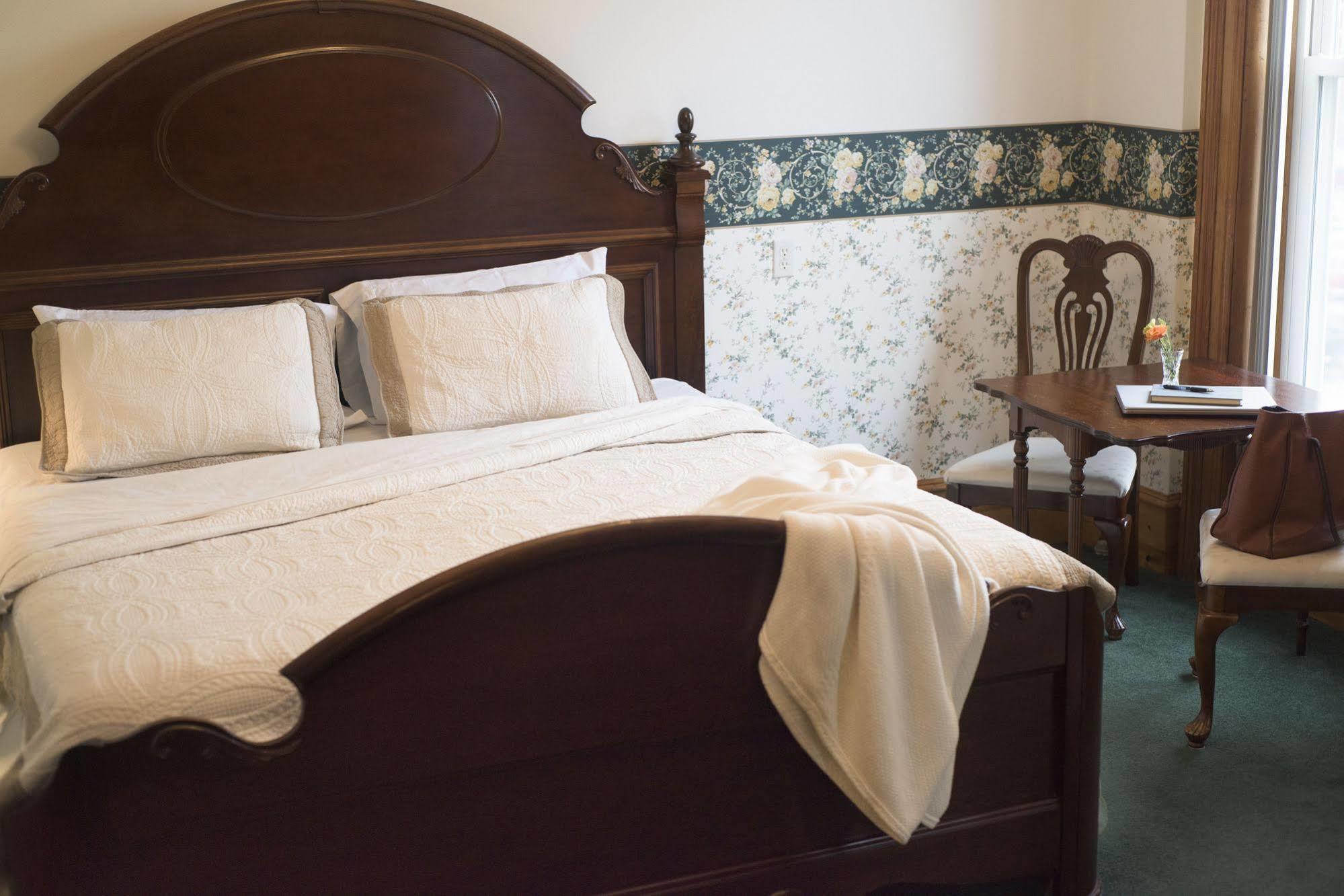 Decker Hotel & Bar Maquoketa Bagian luar foto