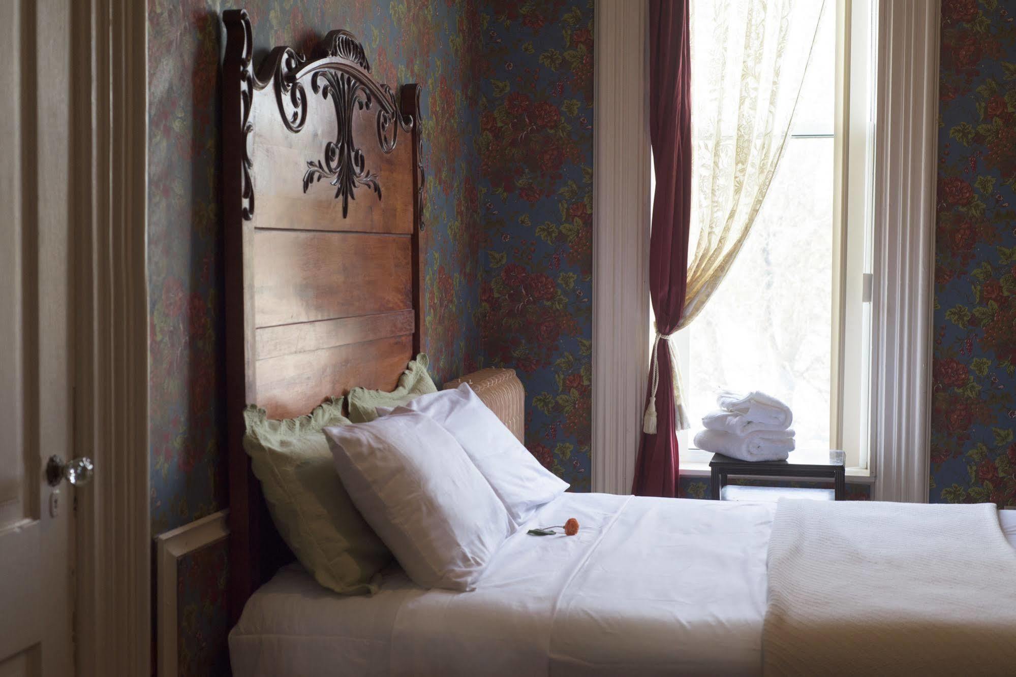 Decker Hotel & Bar Maquoketa Bagian luar foto