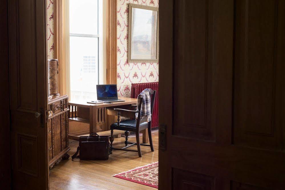 Decker Hotel & Bar Maquoketa Bagian luar foto