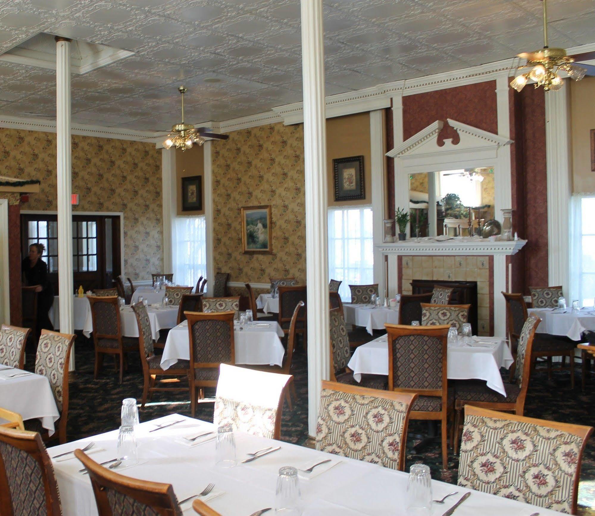 Decker Hotel & Bar Maquoketa Bagian luar foto
