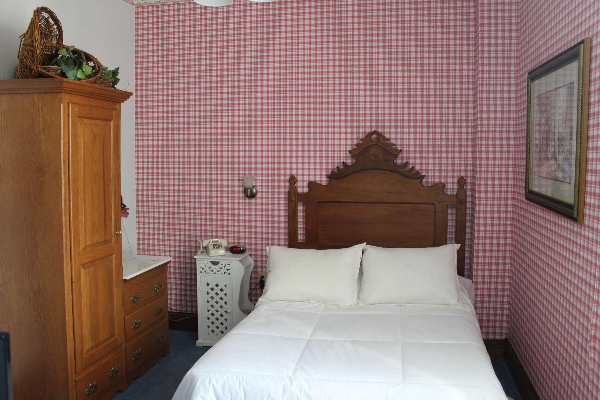 Decker Hotel & Bar Maquoketa Bagian luar foto