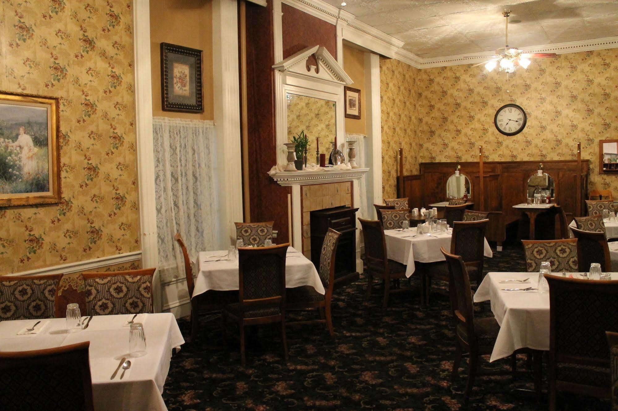 Decker Hotel & Bar Maquoketa Bagian luar foto